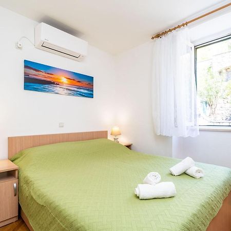 Central Apartment With Terrace Dubrovnik Bagian luar foto