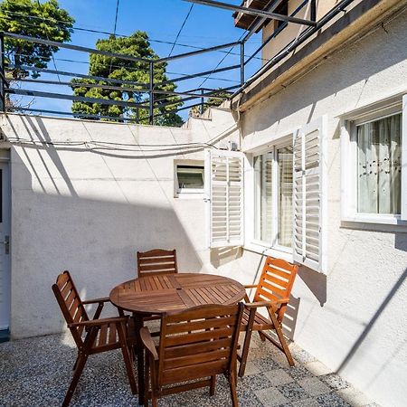 Central Apartment With Terrace Dubrovnik Bagian luar foto