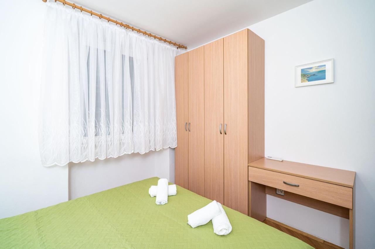 Central Apartment With Terrace Dubrovnik Bagian luar foto
