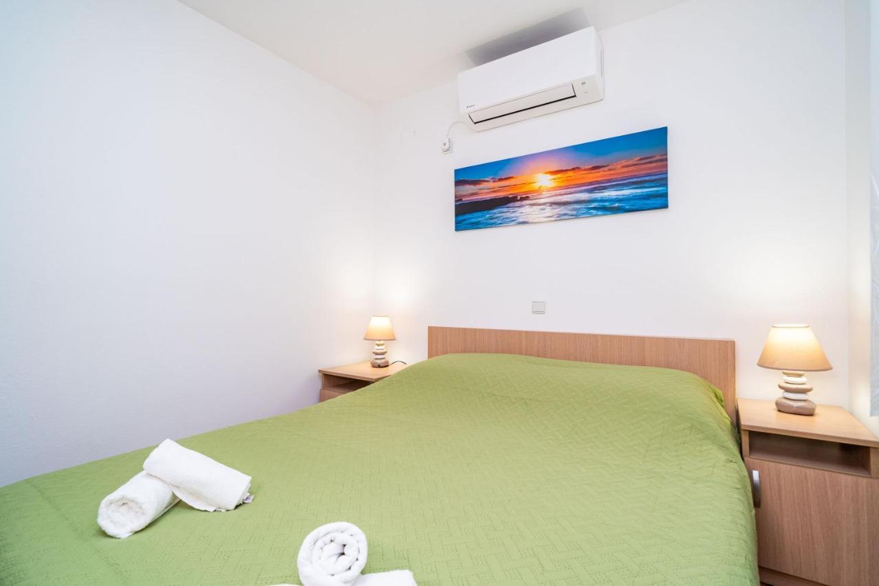 Central Apartment With Terrace Dubrovnik Bagian luar foto