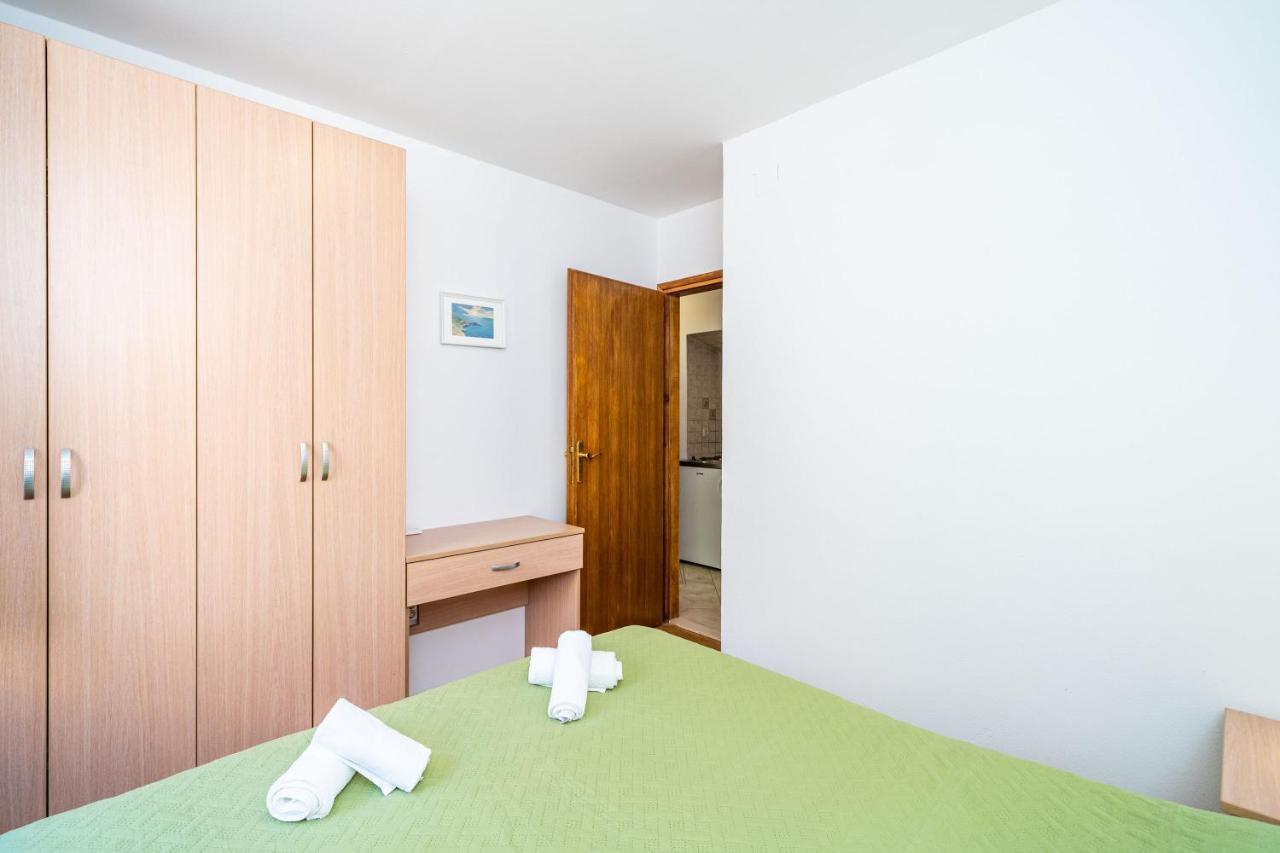 Central Apartment With Terrace Dubrovnik Bagian luar foto