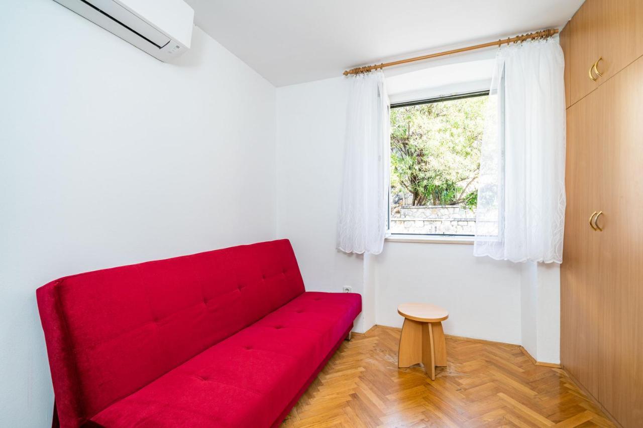 Central Apartment With Terrace Dubrovnik Bagian luar foto