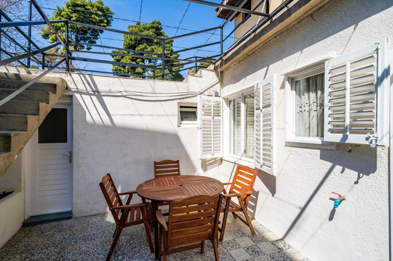 Central Apartment With Terrace Dubrovnik Bagian luar foto
