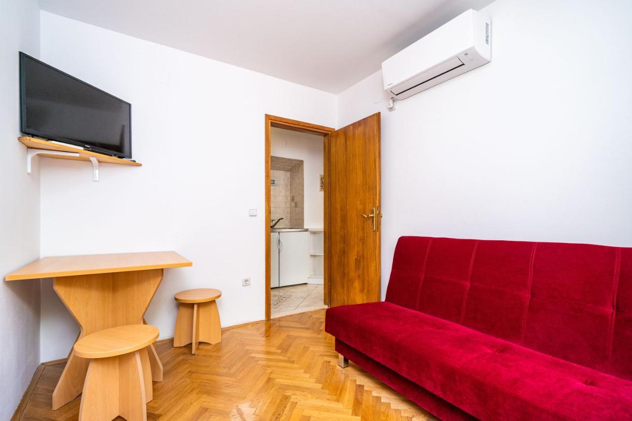 Central Apartment With Terrace Dubrovnik Bagian luar foto