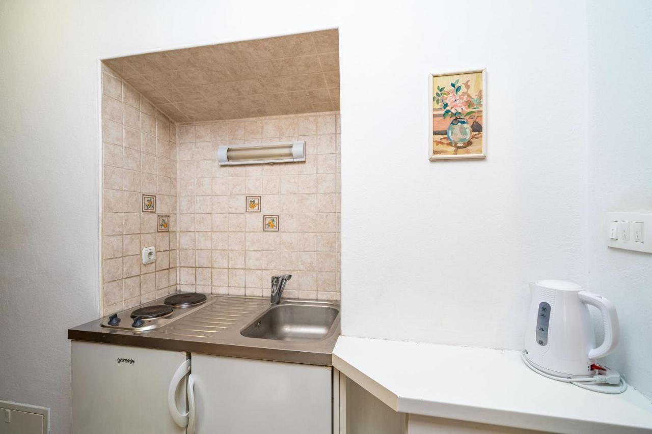 Central Apartment With Terrace Dubrovnik Bagian luar foto