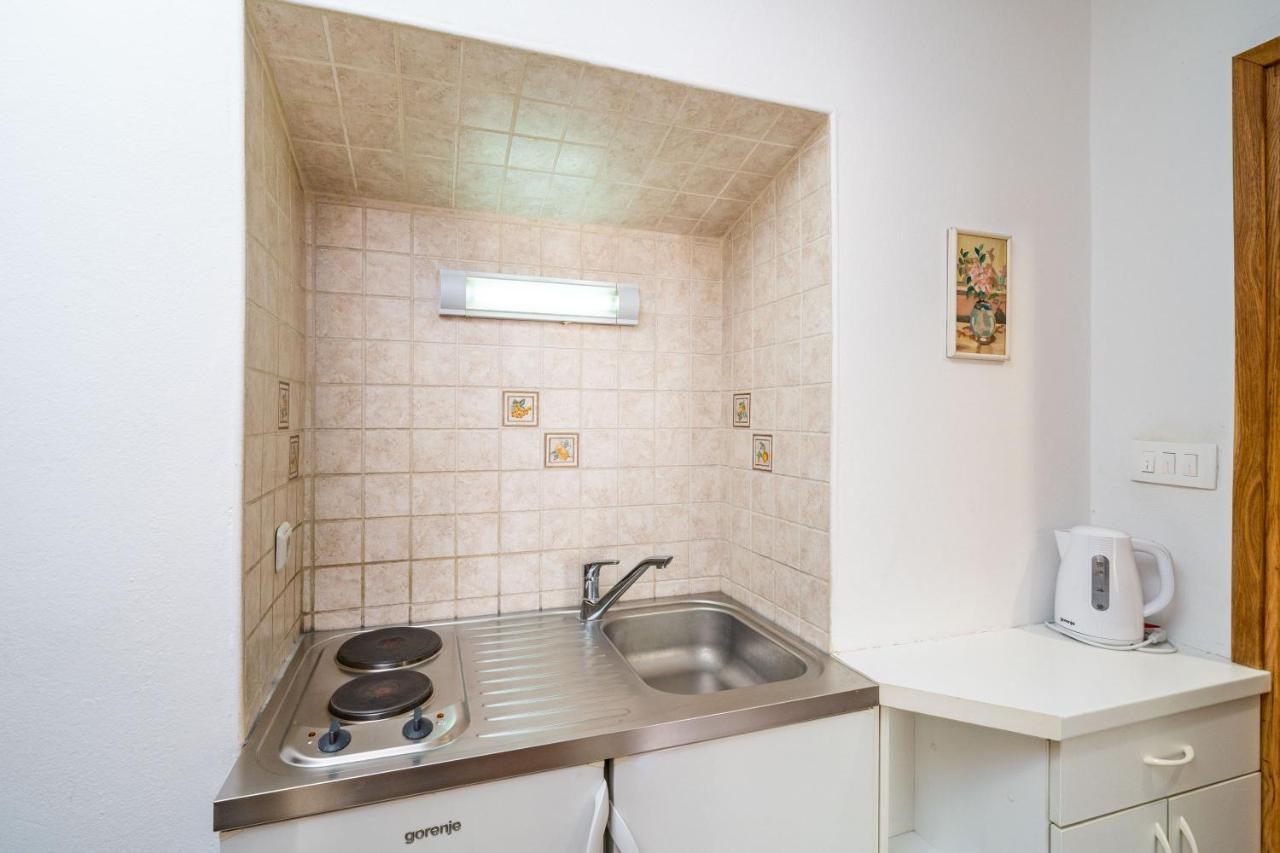Central Apartment With Terrace Dubrovnik Bagian luar foto