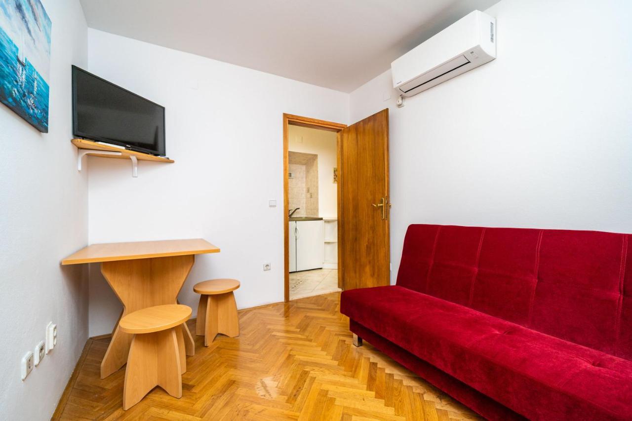 Central Apartment With Terrace Dubrovnik Bagian luar foto