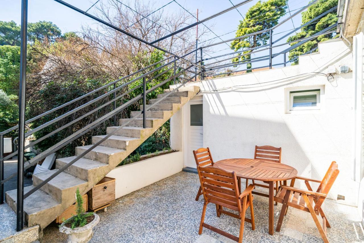 Central Apartment With Terrace Dubrovnik Bagian luar foto